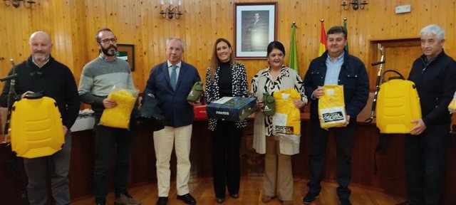 Entrega de nuevos equipos de protección individual al Grupo de Pronto Auxilio de Mancha Real