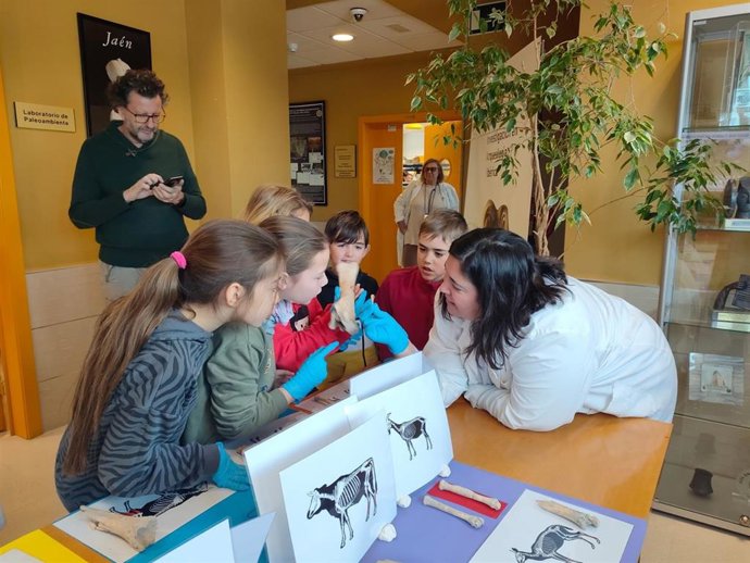 Talleres por el Día de la Mujer y la Niña en la Ciencia