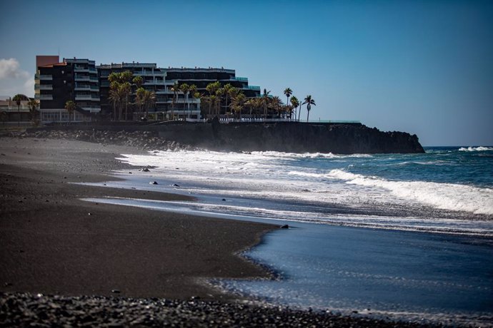 Archivo - Playa de Puerto Naos, a 13 de septiembre de 2022, en Los Llanos de Aridane, La Palma, Canarias (España).