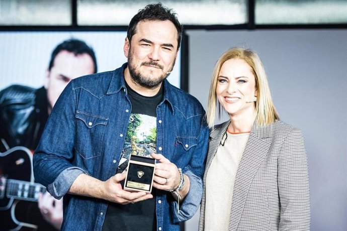 El cantautor Ismael Serrano recibe la Púa de Oro del festival GuitarBCN