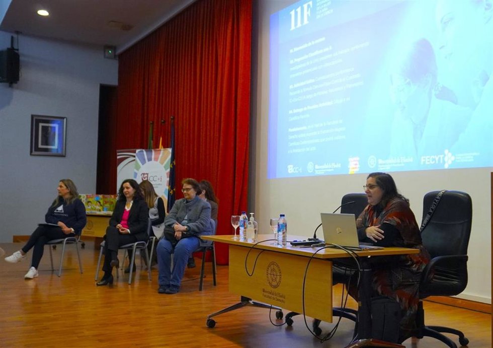 Archivo - La Universidad de Huelva ha conmemorado este viernes el 'Día Internacional de la Mujer y la Niña en la Ciencia' con unas jornadas dirigidas a alumnos de centros educativos.