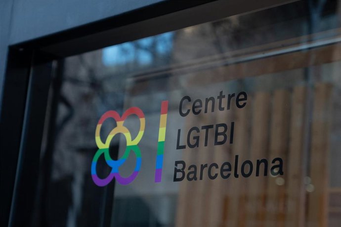 Fachada del Centre LGTBI de Barcelona