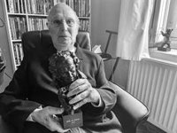 Almeida agradece a Carlos Saura, "cineasta que revolucionó el cine español", su "defensa" de la cultura