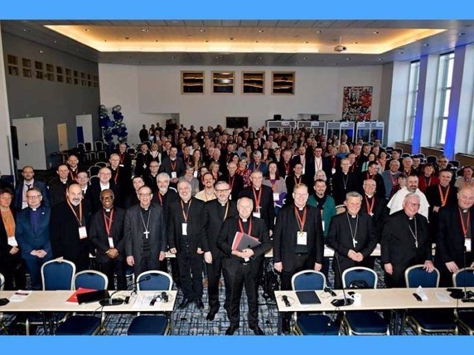 Participantes en la asamblea continental europea del Sínodo.