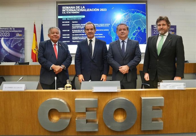 Participantes en la jornada sobre Iberoamérica organizada por la CEOE