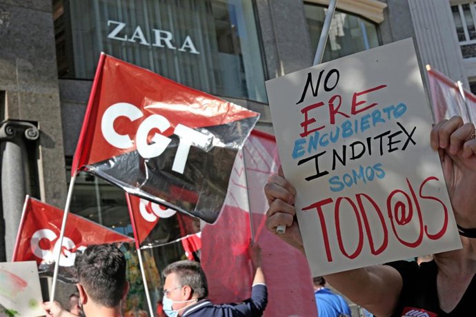 Archivo - Una manifestación convocada por CGT contra Inditex. Imagen de archivo