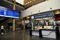 El temporal de levante mantiene paralizada este sábado la actividad marítima en los puertos del Estrecho