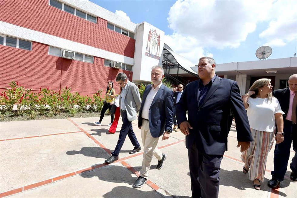 Torres visita las instalaciones del Hogar Hispano de Valencia, en Venezuela