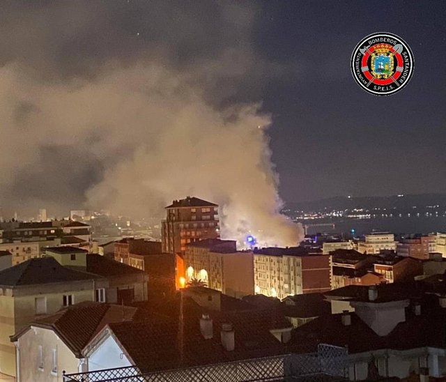 Incendio en una vivienda de la calle Cervantes en Santander.