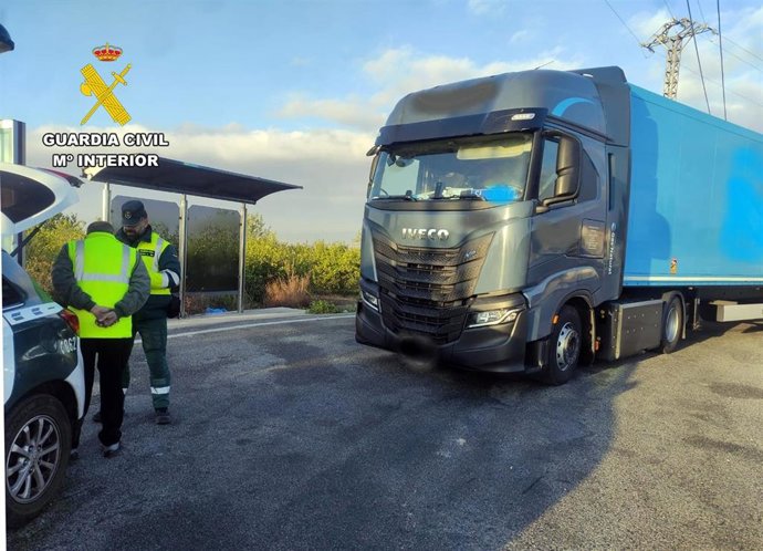 La Guardia Civil intercepta a un camionero que superaba en más de nueve veces la tasa máxima de alcohol