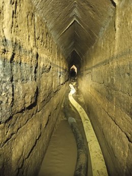 Galería romana completamente limpia y lista para que se pueda hacer transitable y visitable en Carmona, en Sevilla.