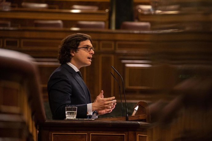 El diputado de Vox José María Figaredo interviene durante una sesión de control al Gobierno, en el Congreso de los Diputados, a 8 de febrero de 2023, en Madrid (España). Durante las sesión de control al Gobierno, Sánchez responde a preguntas sobre su re