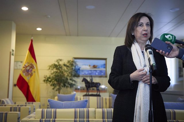 La ministra de Defensa, Margarita Robles, ofrece declaraciones a los medios tras presidir el acto de entrega del Premio José Francisco de Querol y Lombardero, en la sede del Ministerio, a 6 de febrero de 2023, en Madrid (España).  