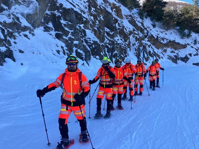 Bomberos de La Rioja Alta mejoran su formación en la búsqueda y rescate de personas en zonas de gran altura con nieve