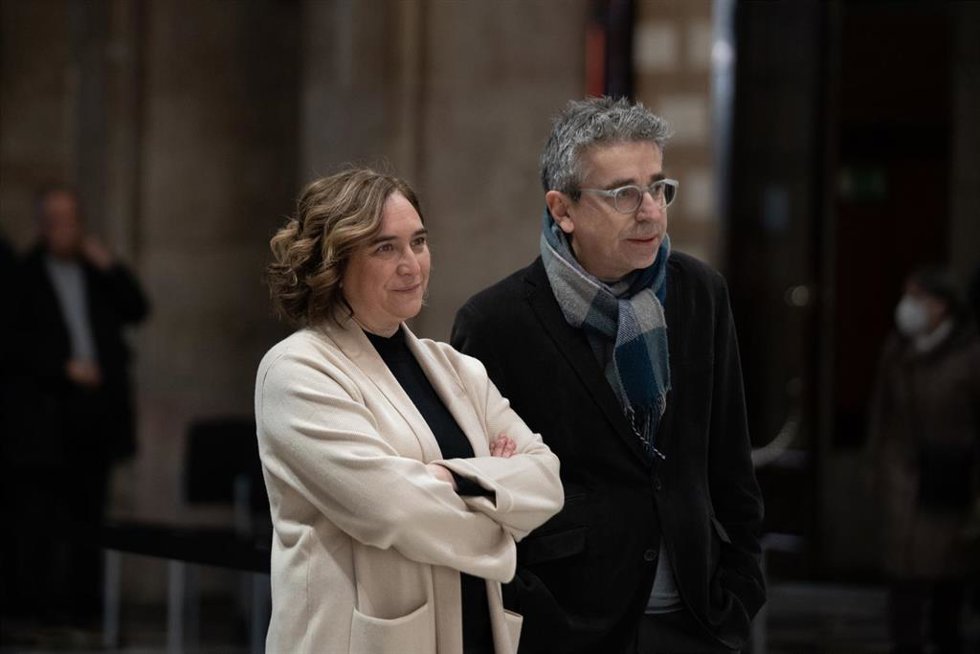 La alcaldesa de Barcelona, Ada Colau, y el concejal de Presidencia de Barcelona y teniente de alcalde de Cultura, Jordi Martí 
