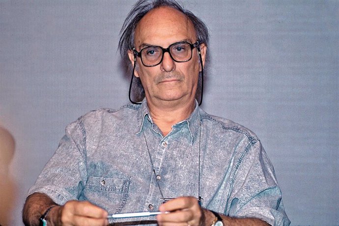 El director de cine Carlos Saura, a 11 de mayo de 1998, en Madrid (España).