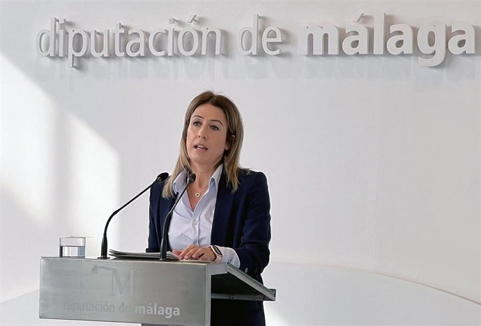 Archivo - Toñi García, viceportavoz del PSOE en la Diputación de Málaga, en rueda de prensa