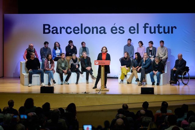 La alcaldesa de Barcelona, Ada Colau, en la presentación de los 20 primeros candidatos de su lista para las elecciones municipales de Barcelona