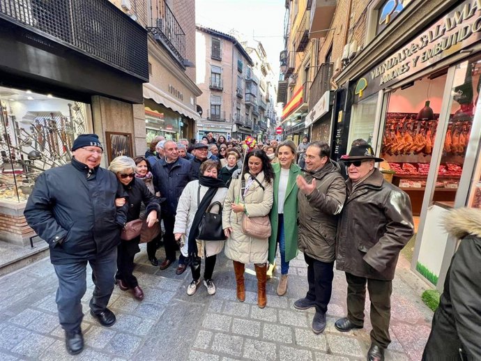 El ministro de Exteriores, Unión Europea y Cooperación del Gobierno de España, José Manuel Albares, ha visitado este sábado Toledo en compañía de la alcaldesa, Milagros Tolón,