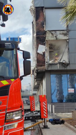 Rescatadas seis personas en el incendio de una vivienda en la Pobla de Vallbona (Valencia)