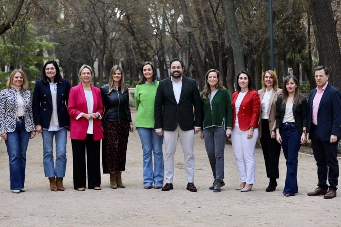 El presidente del PP Paco Núñez junto a la la vicesecretaria nacional de Política Social del PP, Carmen Navarro,