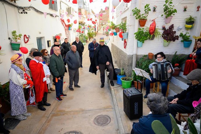 Vecinos del Cerro de San Cristóbal celebran 'Esperando a San Valentín' como víspera al Día de los Enamorados