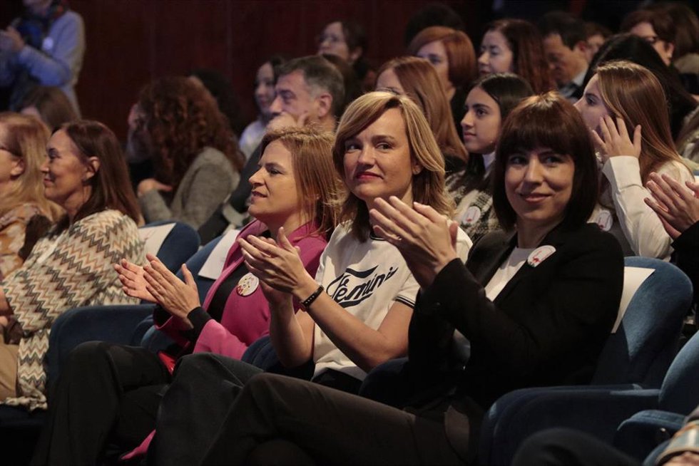 (I-D) La delegada del Gobierno en Valencia, Pilar Bernabé, y las ministras de Educación y Formación Profesional, Pilar Alegría, y de Ciencia e Innovación, Diana Morant, durante la entrega de los primeros premios Alianza STEAM por el talento femenino, N