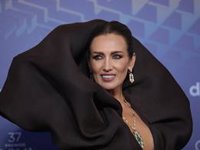 Nieves Álvarez luce un vestido-flor confeccionado especialmente para ella