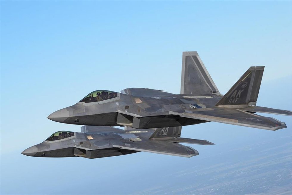 Archivo - Aviones de combate estadounidenses F-22 Raptor