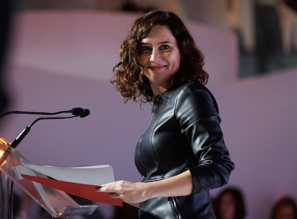La presidenta de la Comunidad de Madrid, Isabel Díaz Ayuso, interviene en el acto de celebración del Día de Madrid de la tercera jornada de la Feria Internacional de Turismo, FITUR 2023, en IFEMA Madrid, a 20 de enero de 2023, en Madrid (España). 