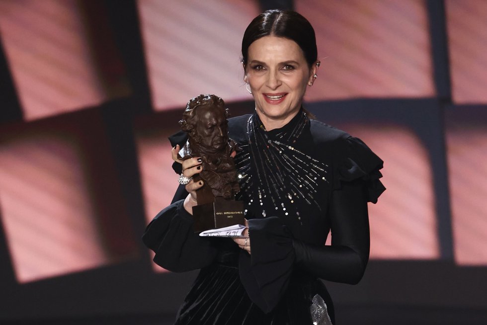 Juliette Binoche, Goya Internacional, homenajea a Saura cantando 'Por qué te vas', 