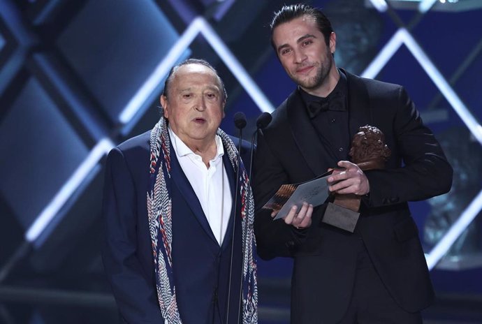 Fernando Esteso homenajea a Carlos Saura y Agustí Villaronga en los Goya