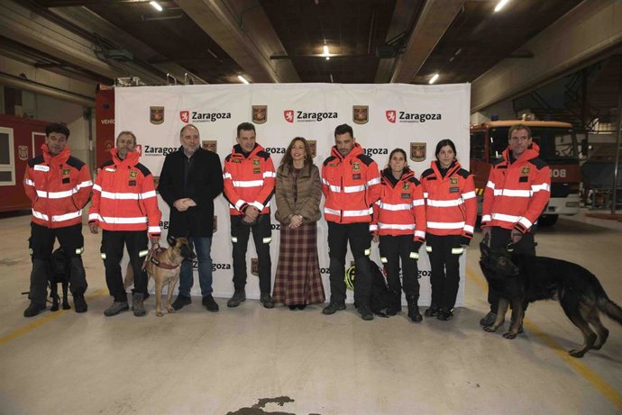 Los bomberos de Zaragoza a su regreso a la capital aragonesa tras viajar a Turquía.