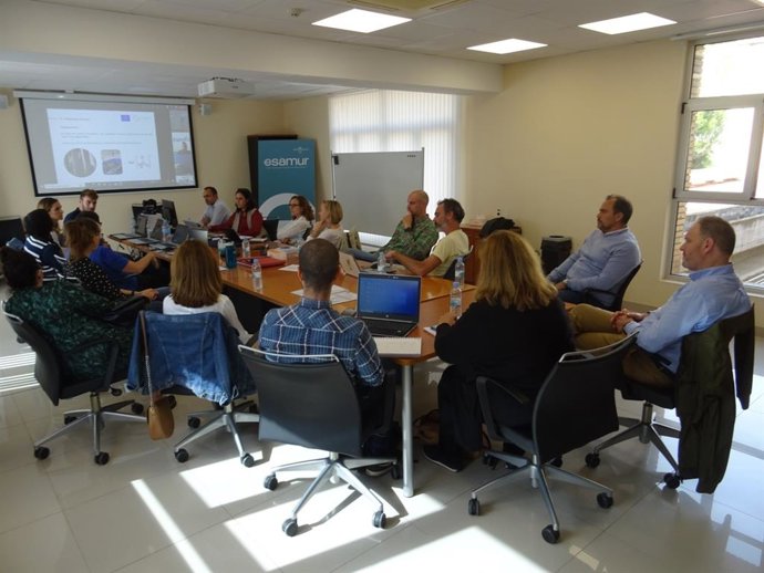 Reunión de responsables de Explotación de Esamur con representantes del proyecto Life Amia