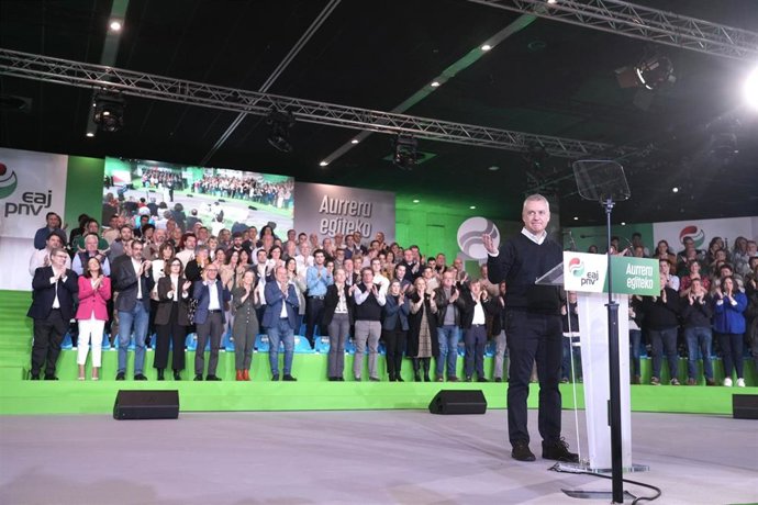 El Lehendakari, Iñigo Urkullu, en la presentación de las candidaturass del PNV a las elecciones municipales y forals de de mayo, en el BEC de Barakaldo.