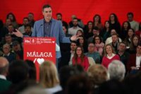 Sánchez anuncia que el Gobierno aprobará el martes la subida del SMI y pide a la patronal que frene el "festín" salarial