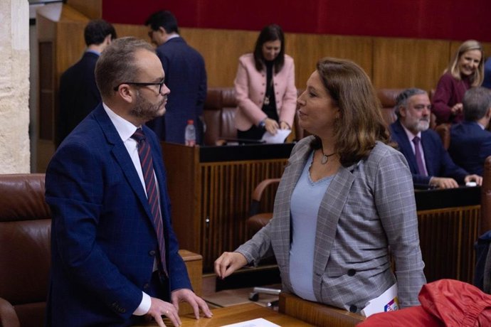 La consejera de Agricultura, Pesca, Agua y Desarrollo Rural, Carmen Crespo, y el  parlamentario andaluz por Granada Mariano García