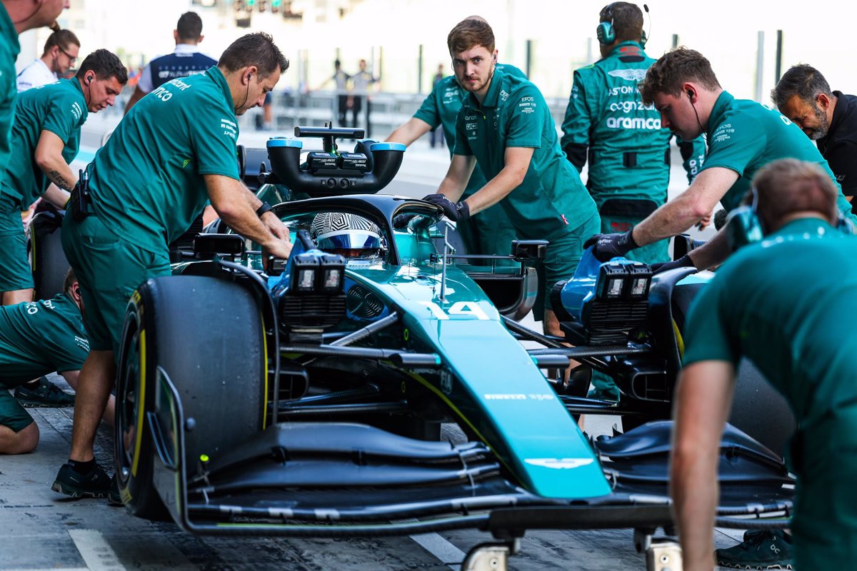 Fernando Alonso y Aston Martin presentan su nuevo coche para la temporada  2023 de Fórmula 1