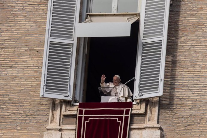 Archivo - El Papa en el rezo del Ángelus