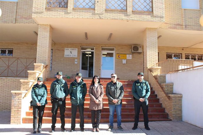 La subdelegada del Gobierno, Inmaculada López Calahorro, en el Puesto de la Guarda Civil de Orce