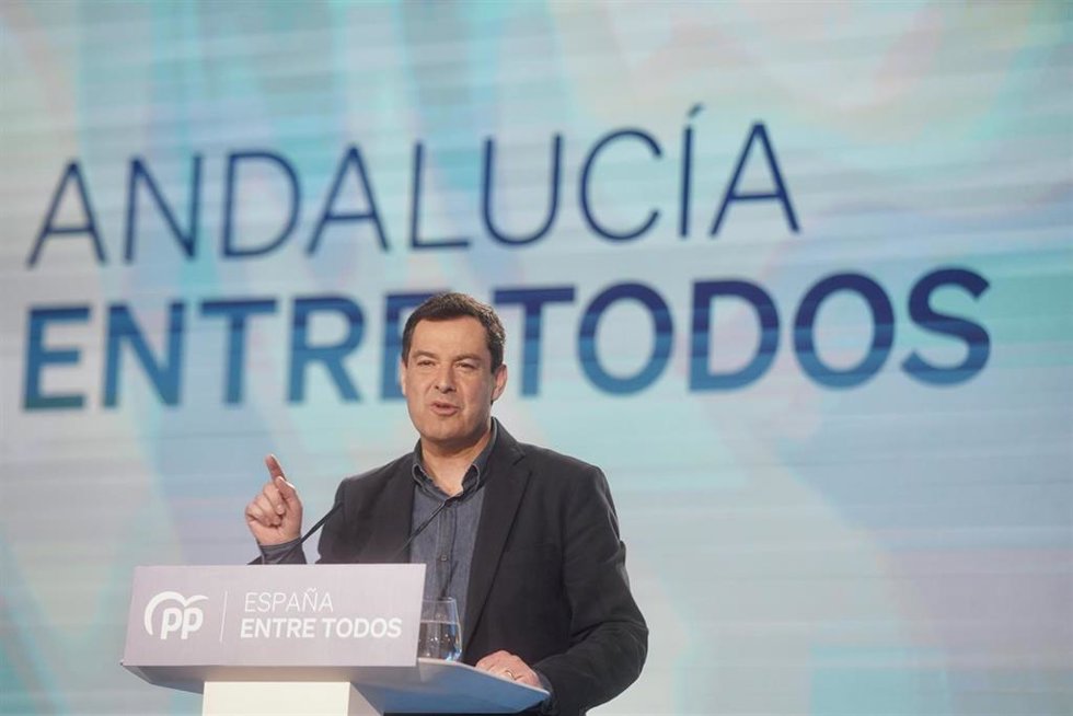 Archivo - El presidente del PP-A, Juanma Moreno, interviene durante el acto de presentación de los candidatos a los municipios de más de 20.000 habitantes de Andalucía en el Hotel Barceló Renacimiento.