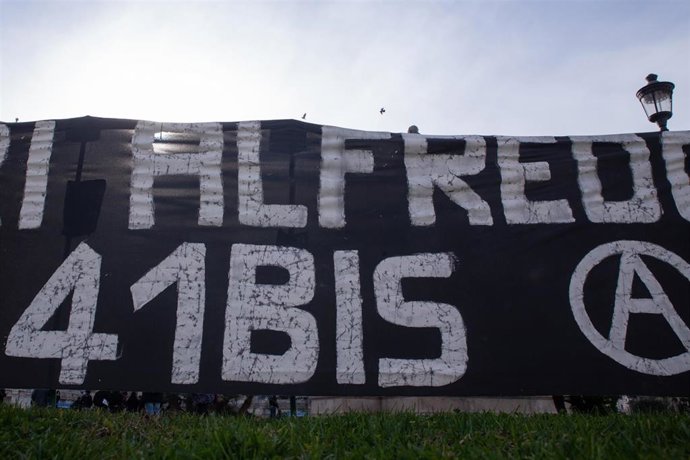 Protesta de grupos anarquistas en Roma en apoyo a Alfredo Cospito