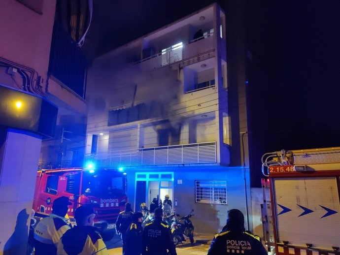 Un incendi en un edifici de Blanes (Girona) aquest diumenge