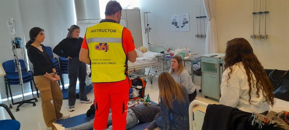 Salud participa en el Máster en Cuidados Críticos de Enfermería de la UMA con la simulación de situaciones de emergencias