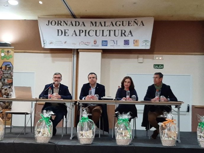 La directora general de Ayudas Directas y Mercados, Raquel Espín, en la la XXIII Jornada Malagueña de Apicultura, organizada en el municipio malagueño de Antequera por la Asociación Malagueña de Apicultores