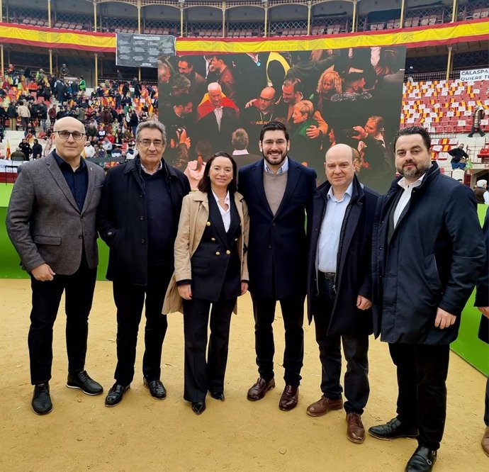 Representantes de VOX Aragón en el acto de Murcia.