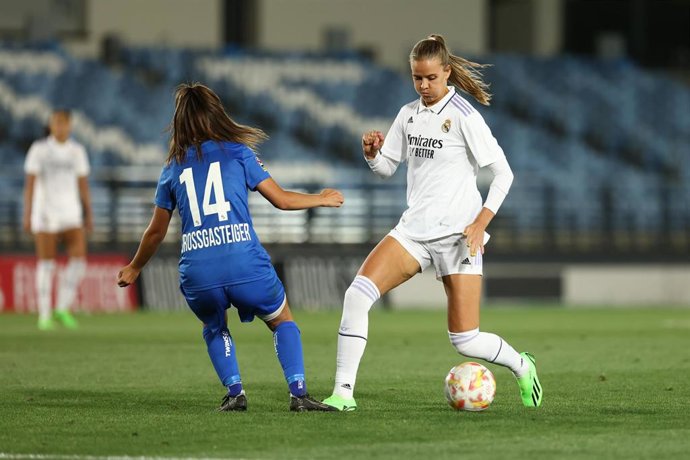 Archivo - La delantera danesa Caroline Moller durante un partido del Real Madrid