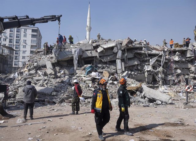 Edificio destruido por el terremoto en Kahramanmaras, Turquía