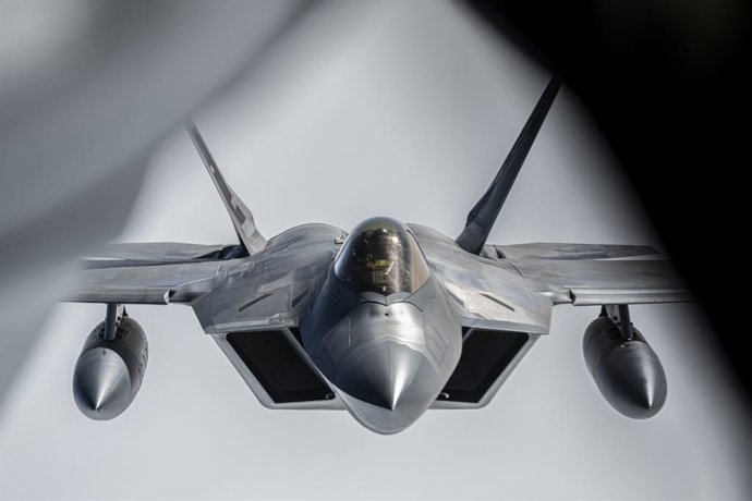 Archivo - Un caza F-22 Raptor estadounidense