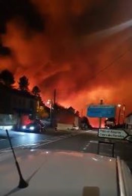 Incendio forestal en Carnota (A Coruña)